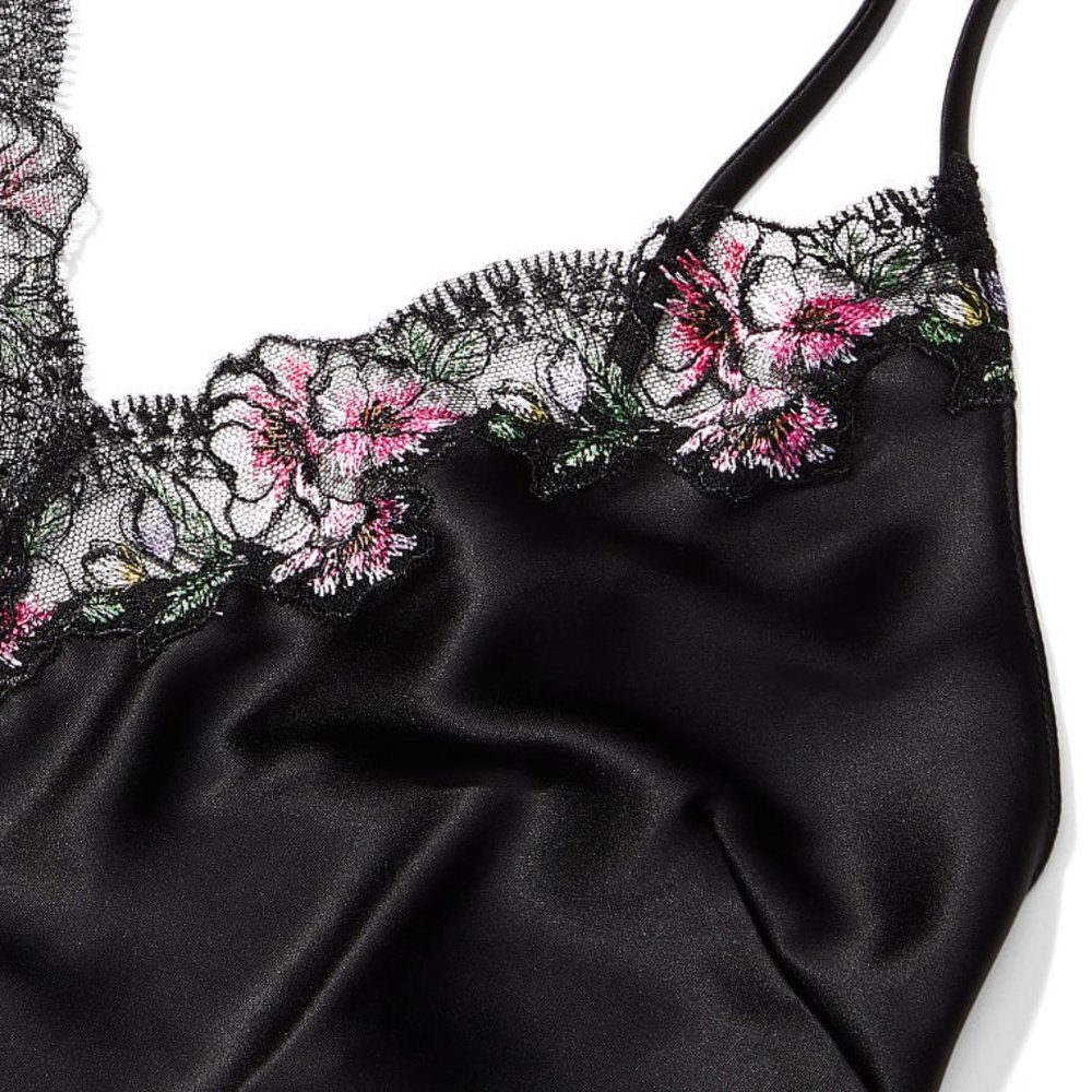VICTORIA'S SECRET Lace-Trim Satin Slip Black Embroidered Lace Silky so Sexy! NWT - Picture 4 of 4